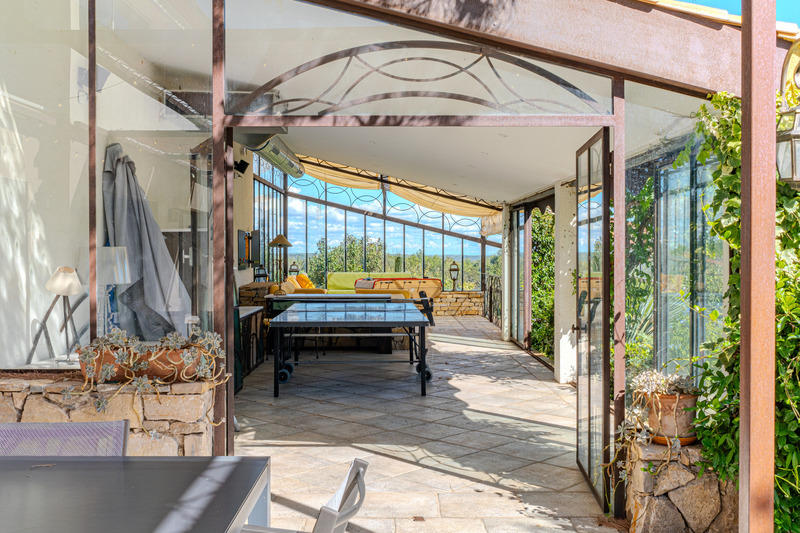 Maison - 335 m² - 8 pièces