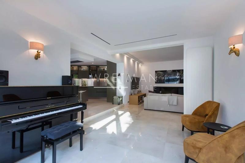 Villa - 300 m² - 6 pièces