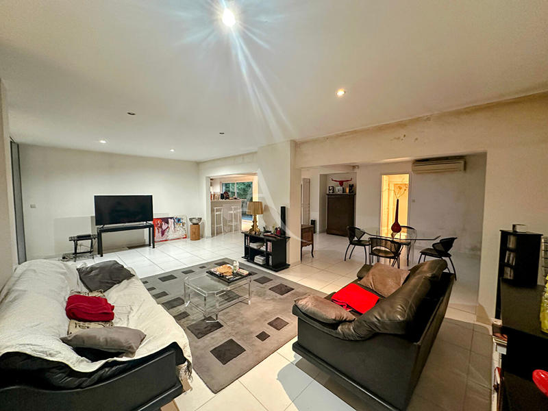 Maison - 201 m² - 5 pièces