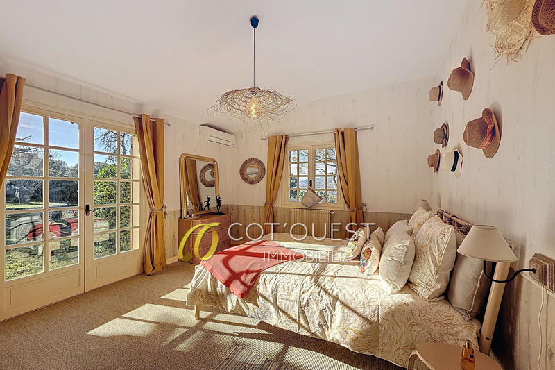 Maison - 305 m² - 7 pièces