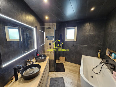 Maison - 137 m² - 5 pièces