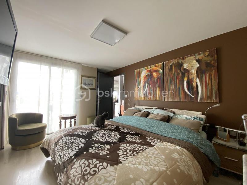 Maison traditionnelle - 260 m² - 8 pièces