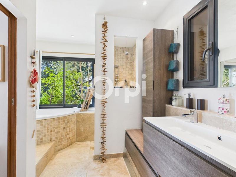 Villa - 218 m² - 5 pièces