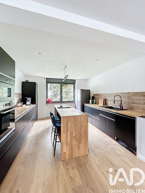 Maison - 202 m² - 9 pièces