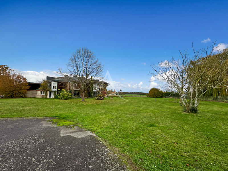 Maison - 320 m² - 12 pièces