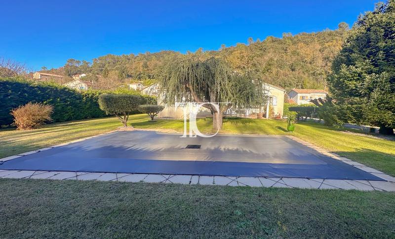 Maison - 97 m² - 5 pièces