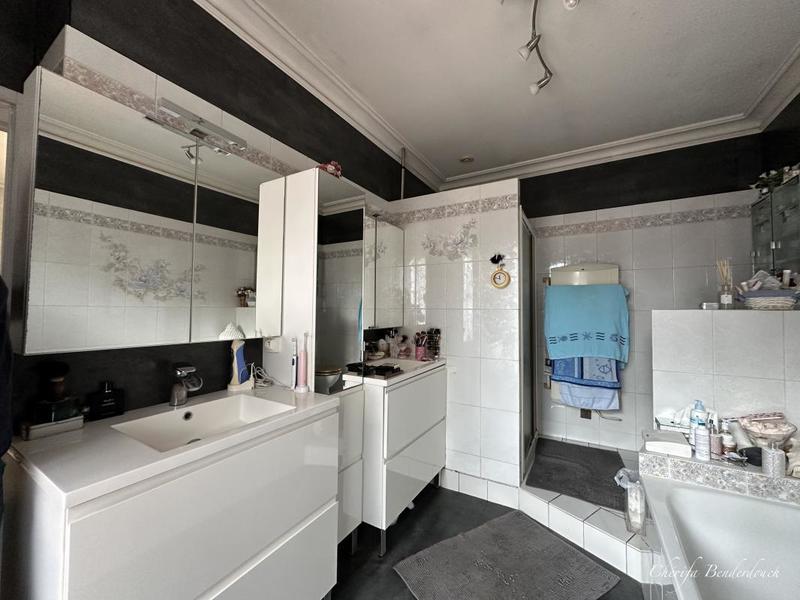 Maison - 300 m² - 10 pièces