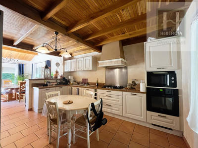 Maison - 172 m² - 7 pièces