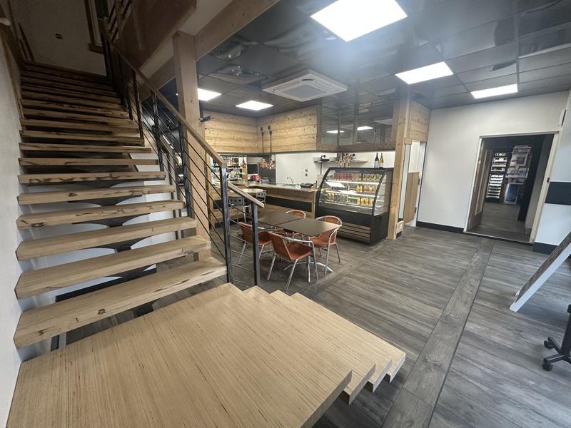 Local d'activités - 164 m²