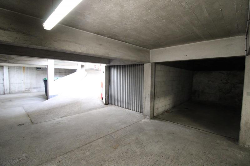 Parking / Garage - 13 m²