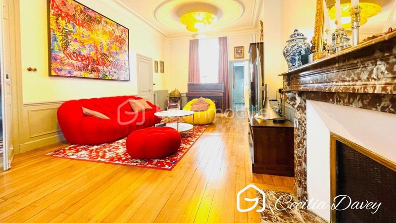 Propriété - 274 m² - 10 pièces