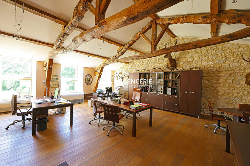 Maison - 414 m² - 9 pièces