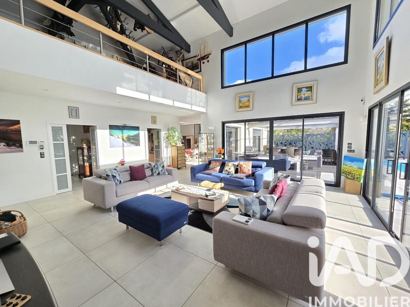 Maison - 271 m² - 6 pièces