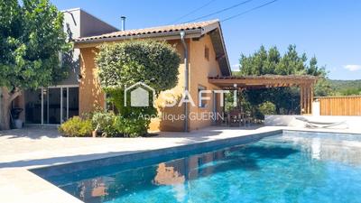 Maison - 318 m² - 9 pièces