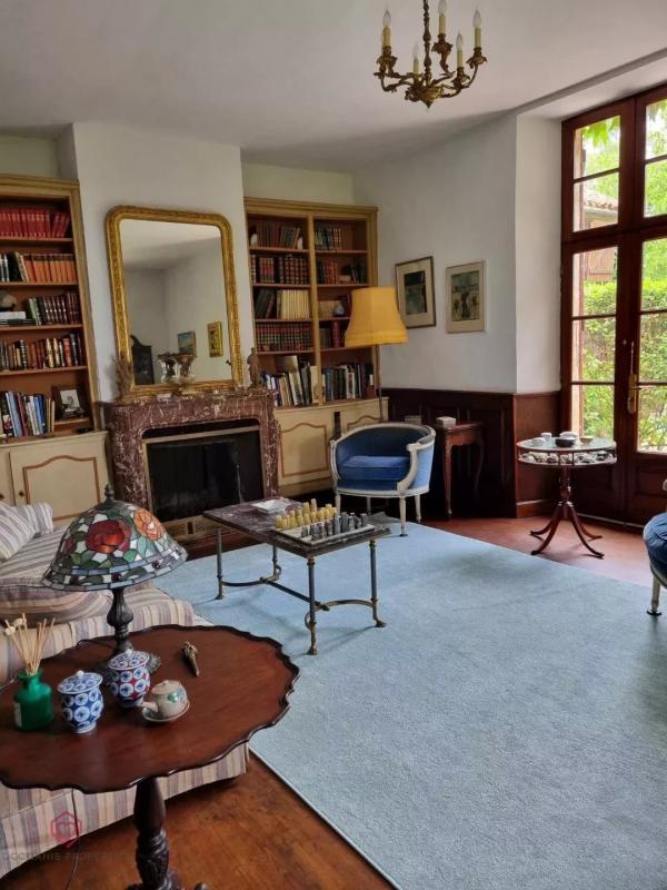 Maison - 212 m² - 12 pièces