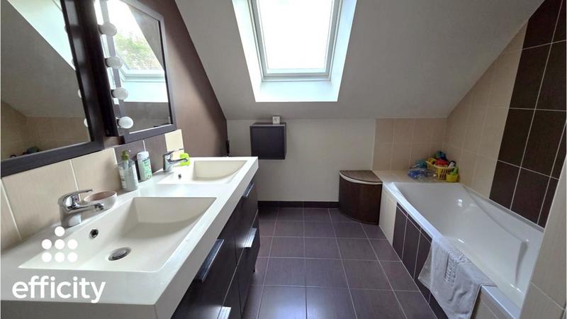 Maison - 104 m² - 6 pièces