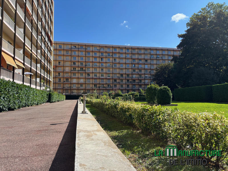 Appartement - 144 m² - 5 pièces