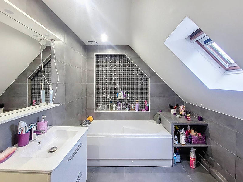 Maison - 122 m² - 5 pièces