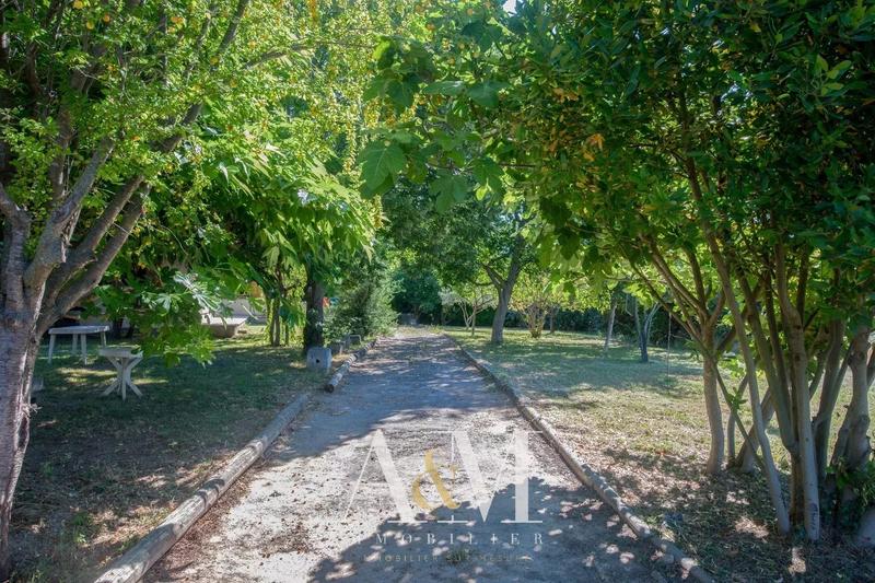 Propriété - 303 m² - 12 pièces