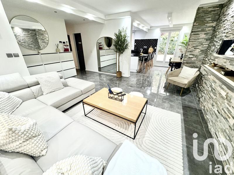 Maison - 137 m² - 8 pièces