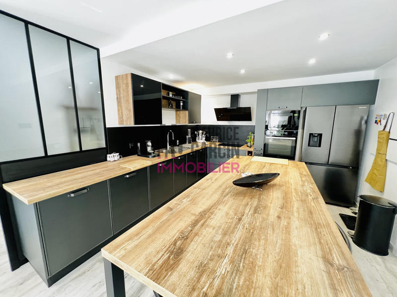 Maison - 203 m² - 7 pièces