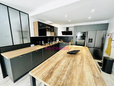 Maison - 203 m² - 7 pièces