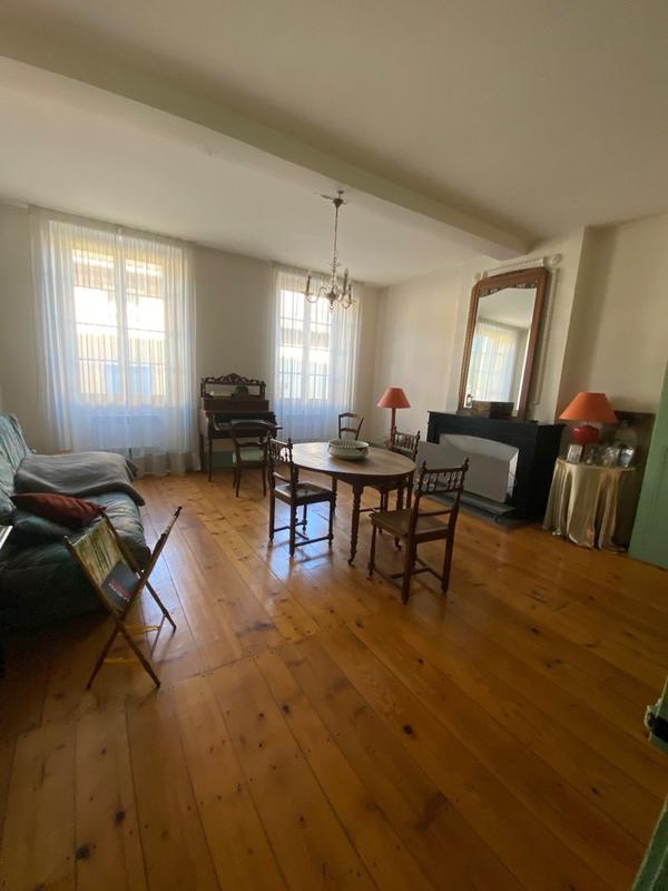 Maison - 410 m² - 11 pièces