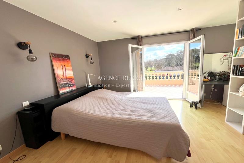 Villa - 240 m² - 6 pièces