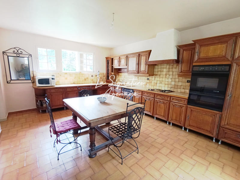 Maison - 231 m² - 7 pièces