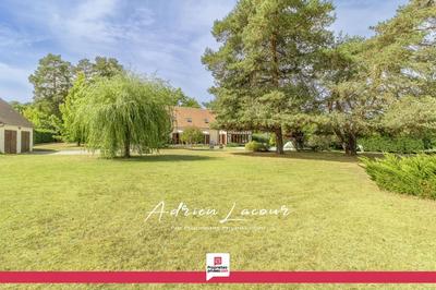 Maison - 242 m² - 10 pièces