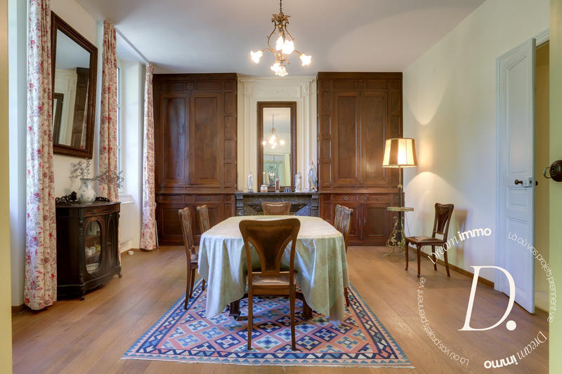 Maison - 408 m² - 12 pièces