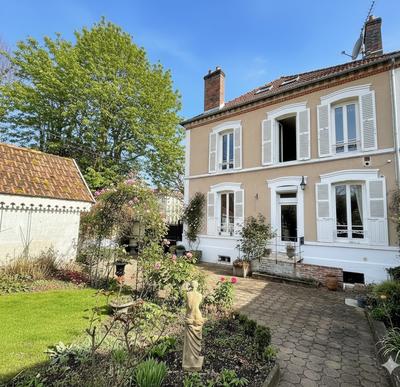 Maison - 163 m² - 5 pièces