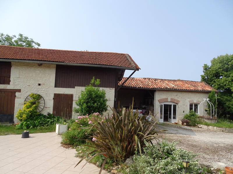 Maison - 240 m² - 8 pièces