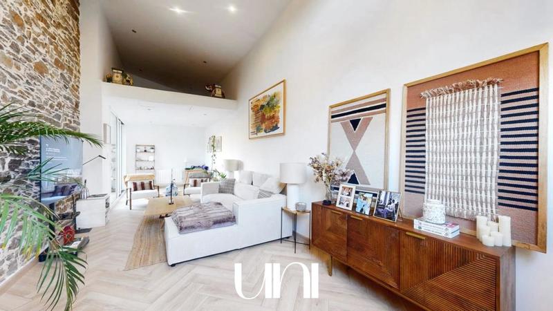 Maison - 210 m² - 6 pièces