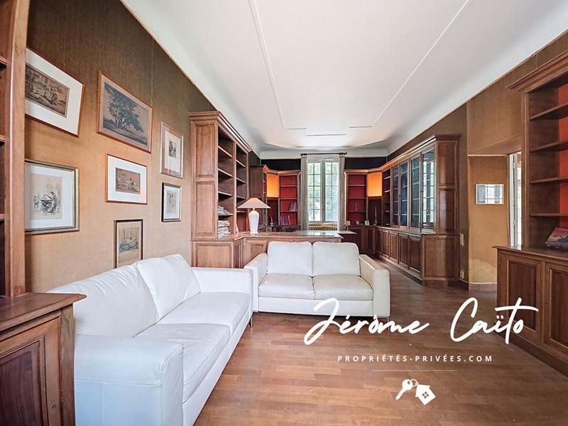 Immeuble - 1 358 m² - 20 pièces