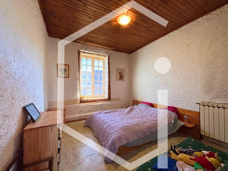 Maison - 218 m² - 9 pièces