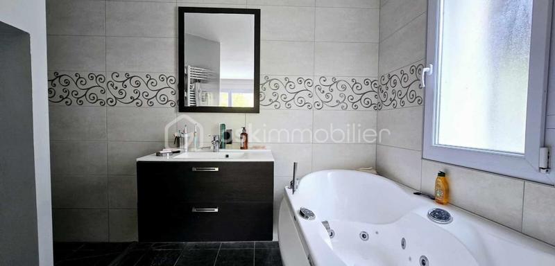 Maison - 300 m² - 8 pièces