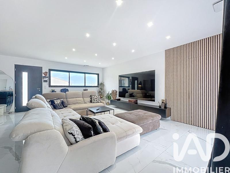 Maison - 211 m² - 6 pièces