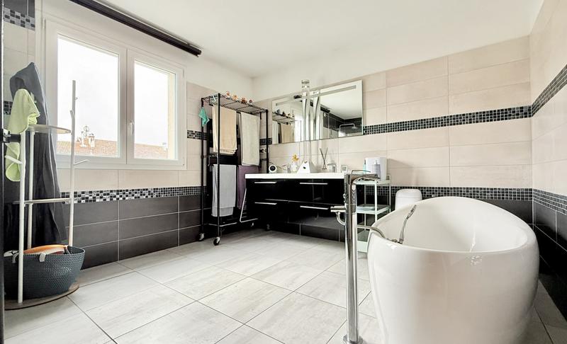 Maison - 190 m² - 7 pièces