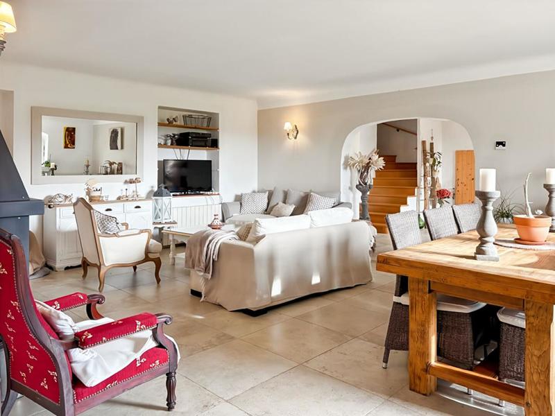 Maison - 205 m² - 9 pièces