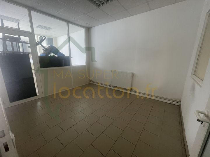 Local commercial - 186 m² - 5 pièces