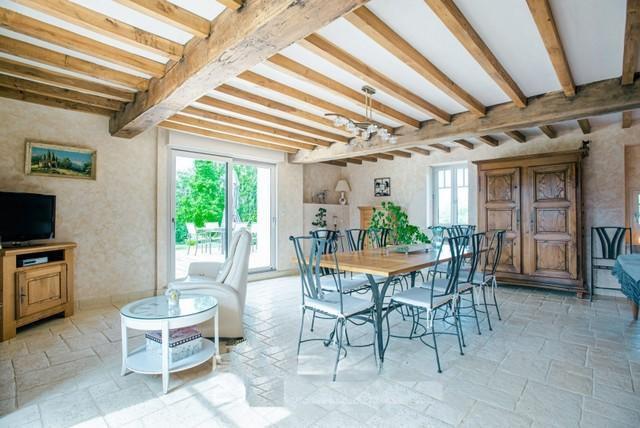 Maison - 280 m² - 8 pièces
