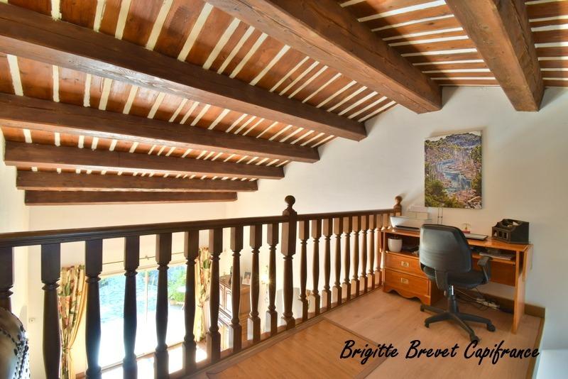 Maison - 230 m² - 6 pièces