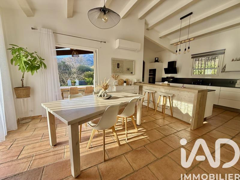 Maison - 217 m² - 7 pièces