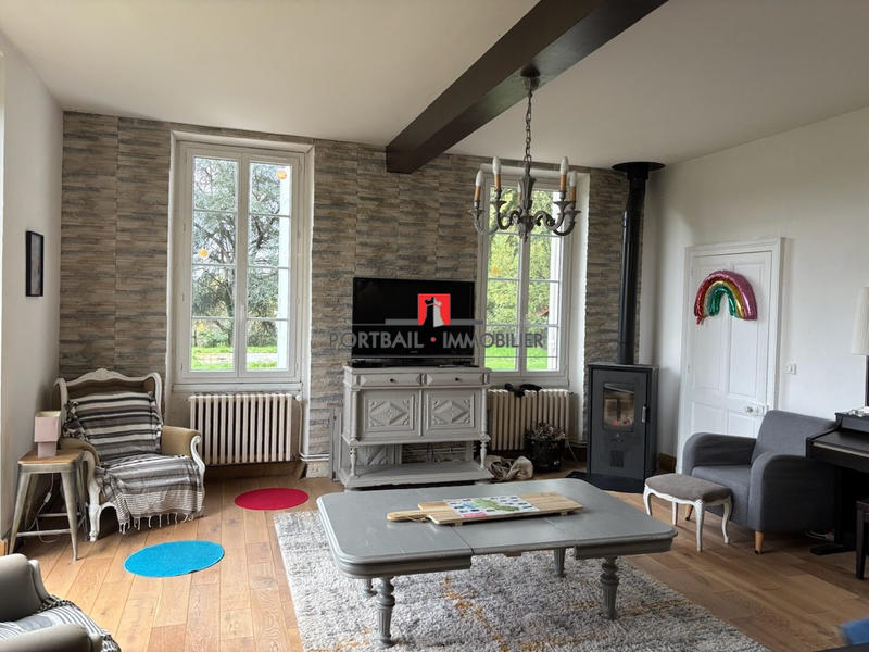 Maison - 243 m² - 10 pièces