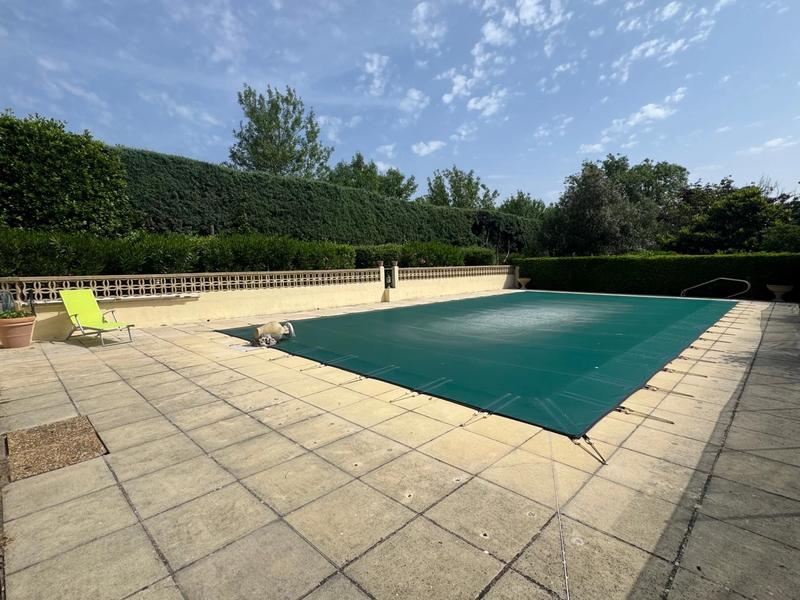 Maison - 237 m² - 9 pièces