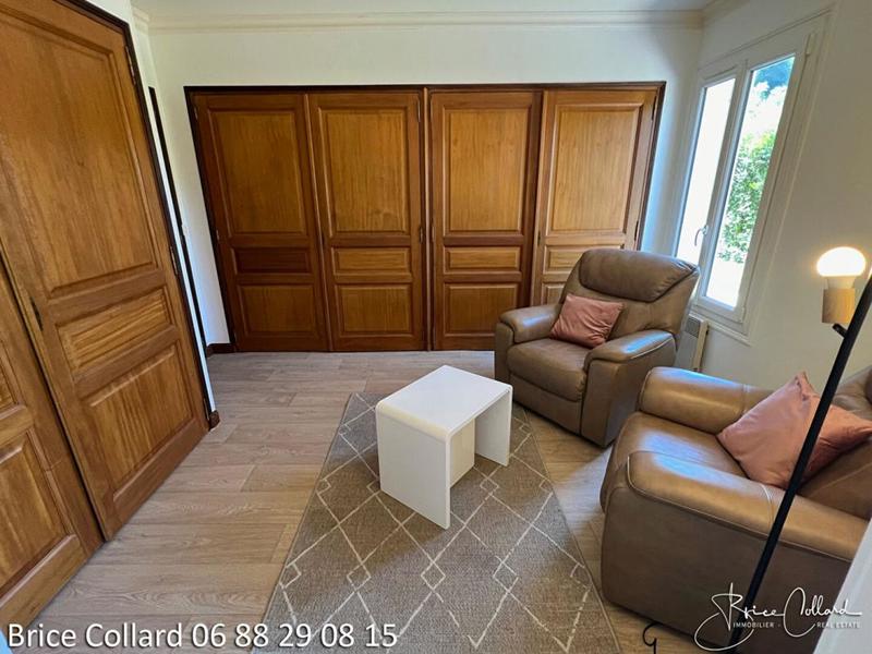 Maison - 220 m² - 8 pièces