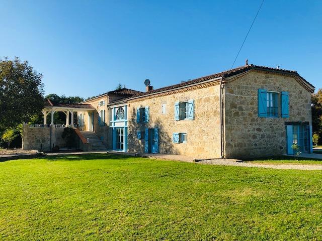 Maison - 300 m² - 8 pièces