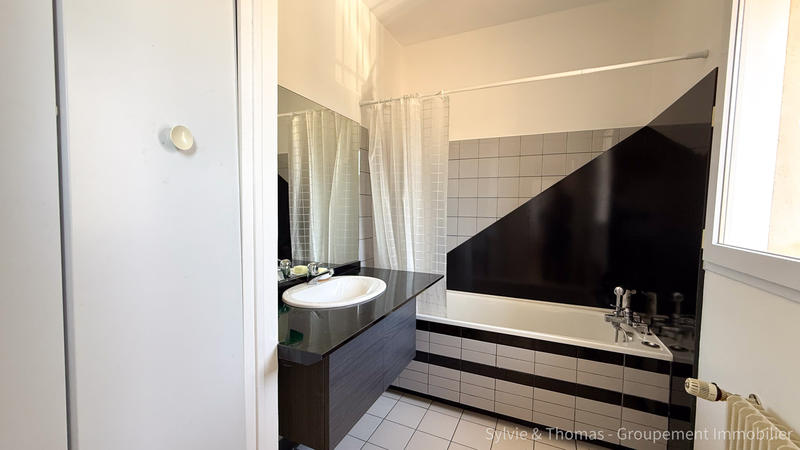 Maison - 285 m² - 8 pièces