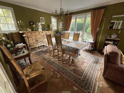 Maison traditionnelle - 140 m² - 6 pièces